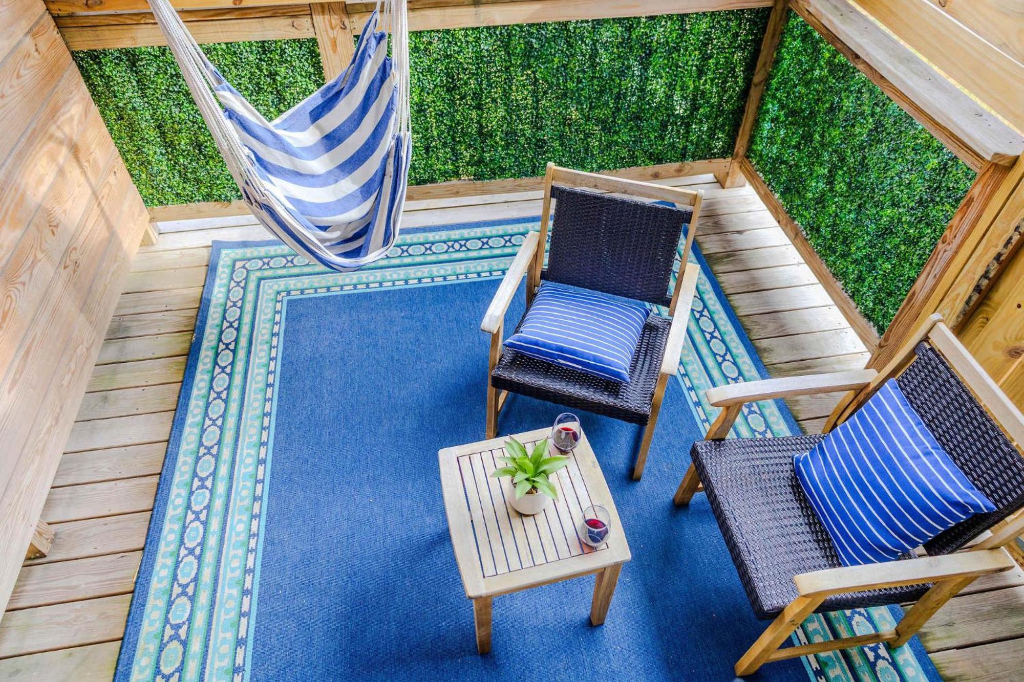 Jennifer's Escape Private With Relaxing Deck Providence